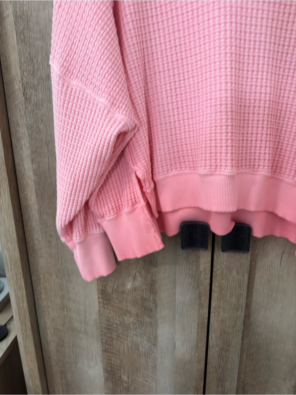 American Eagle This Feels Seriously LIVED-IN
V Neck Thermal Sweatshirt - Picture 4 of 5